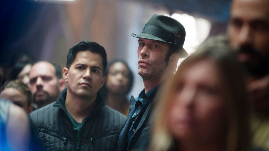 THE EXPANSE -- "Dulcinea" Episode 101 -- Pictured: (l-r) Jay Hernandez as Dimitri Havelock, Thomas Jane as Detective Josephus Miller -- (Photo by: Rafy/Syfy)