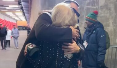 Watch Travis Kelce Hug Donna Kelce as He Arrives for Chiefs-Texans Game