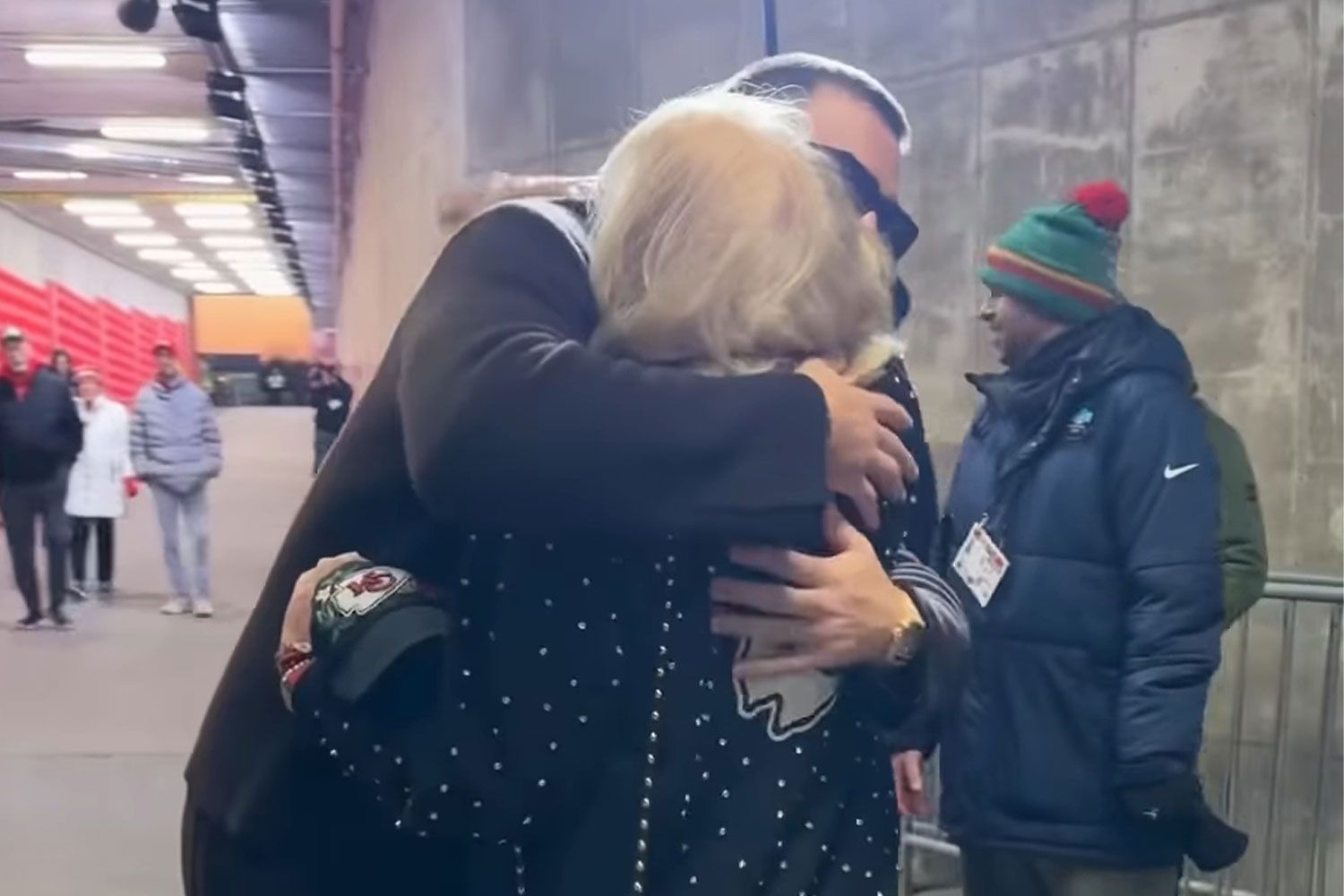 Watch Travis Kelce Hug Donna Kelce as He Arrives for Chiefs-Texans Game