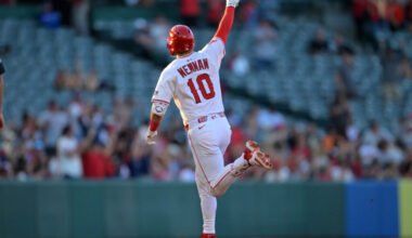 Royals Sign Kevin Newman, Jose Cuas