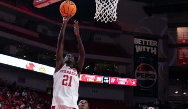 Huskers fall to Trojans