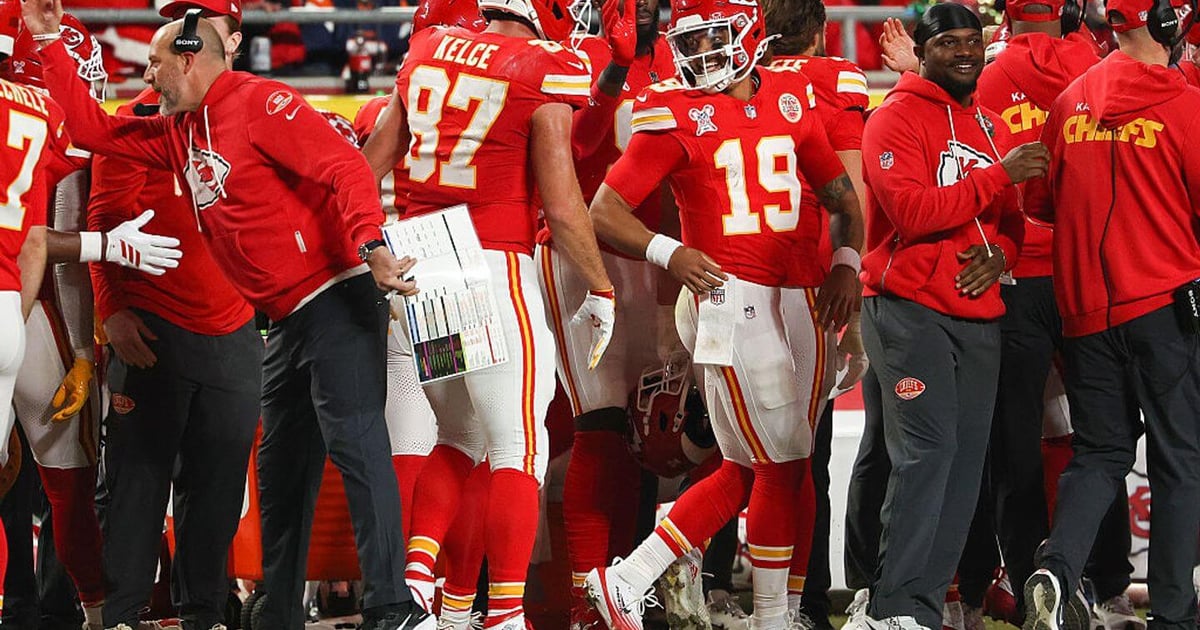 Broncos vs. Chiefs score, live updates: Harrison Butker 53-yard FG extends KC's lead to 10-6
