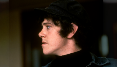 Donovan in side profile from the 1960s