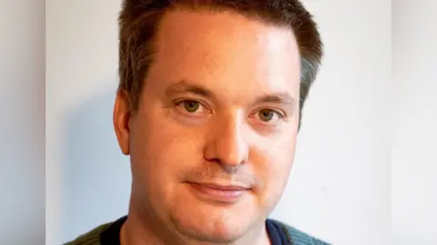 Steven Schockaert a head shot of Steven Schockaert. He is a white man with short light brown hair, light brown eyes. He is looking at the camera and slightly smiling.