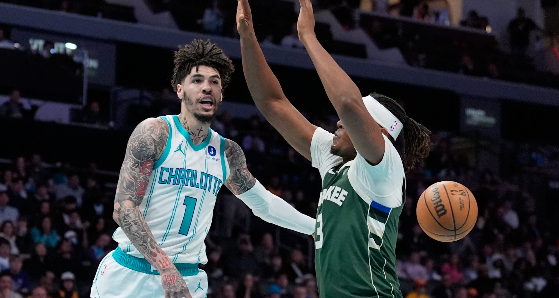 Portis, Antetokounmpo lead Bucks past Hornets 123-113 for first back-to-back wins since October