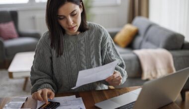 6 Simple Ways To Become More Disciplined With Money, According to Rachel Cruze