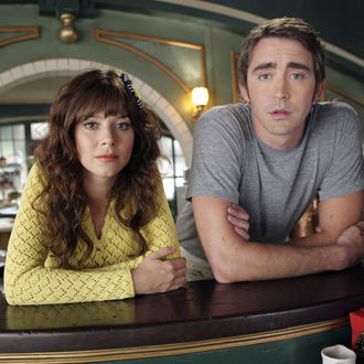 PUSHING DAISIES, (from left): Anna Friel, Lee Pace, ‘Circus Circus’, (Season 2, aired Oct. 8, 2007),