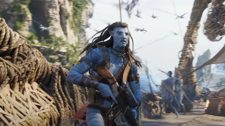Jake runs along a Wind Trader ship ready for a fight in Avatar: Fire and Ash