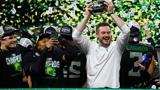 Oregon head coach Dan Lanning