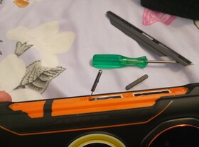 Several casing elements are easy to remove/replace, in case they suffer damage (Image source: Sergey Tarasov - Notebookcheck)