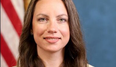 Suarez will remain head of Department of Community Affairs