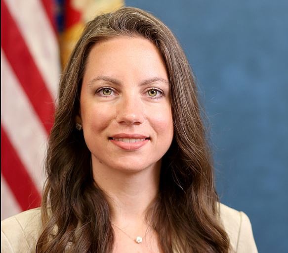 Suarez will remain head of Department of Community Affairs