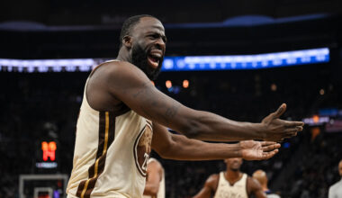 Draymond Green, Steve Kerr have heated exchange in huddle during timeout before Green leaves court