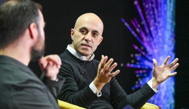 ‘That’s clearly a bubble, right… it’s, like, insane’