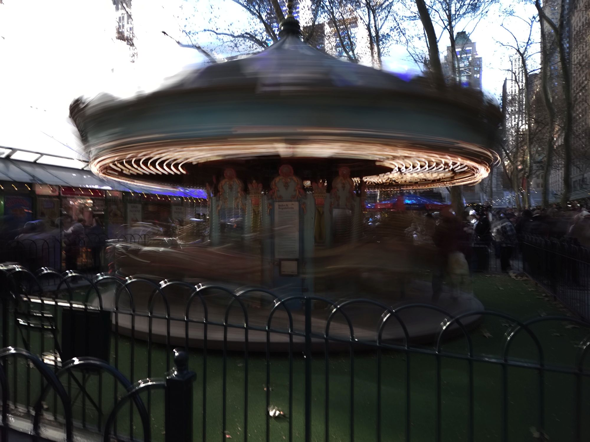 Galaxy Z Flip 7 Expert RAW sample.