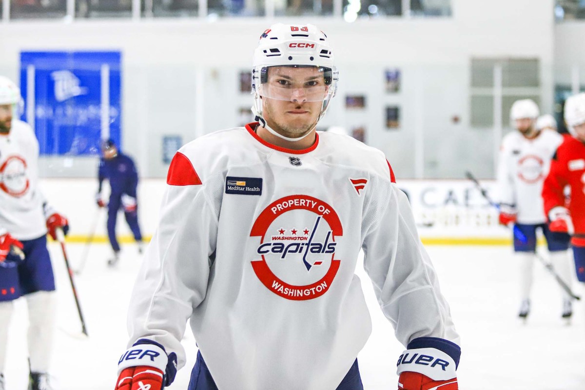Capitals recall forward Ivan Miroshnichenko from Hershey Bears, return Bogdan Trineyev to AHL