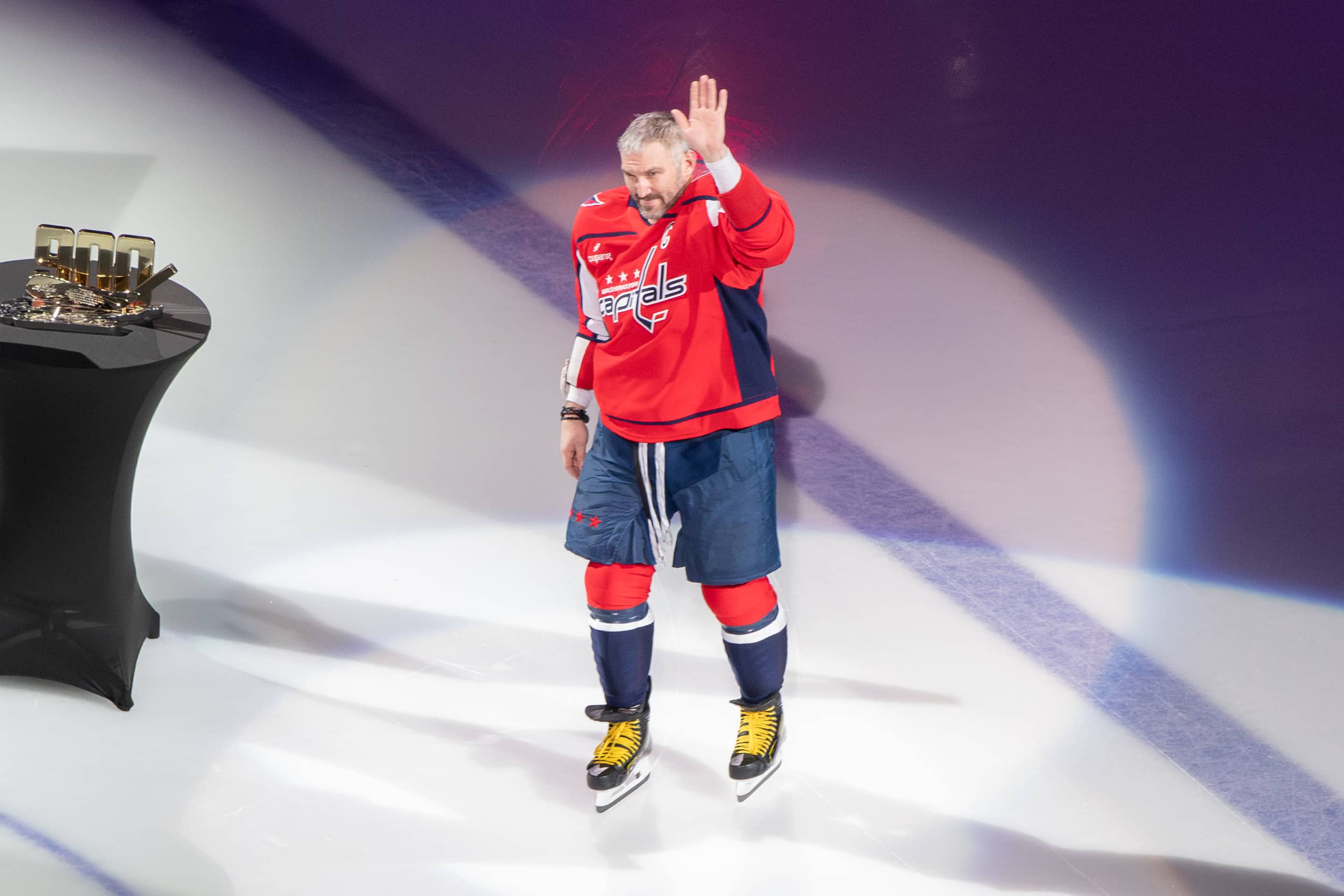 Alex Ovechkin clapping