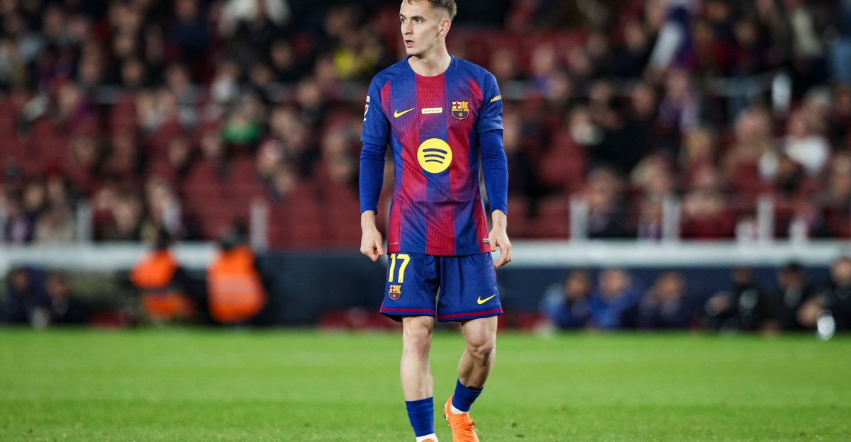 Marc Casadó embraces new role to fight for minutes at Barcelona