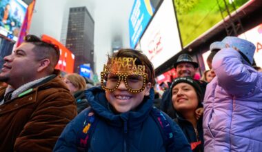 Is anything open on New Year's Eve 2025? Here are open stores, restaurants and fast-food chains.