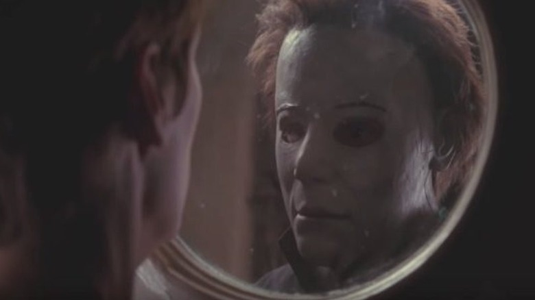 Laurie looks in the mirror and sees Michael Myers in Halloween: H20