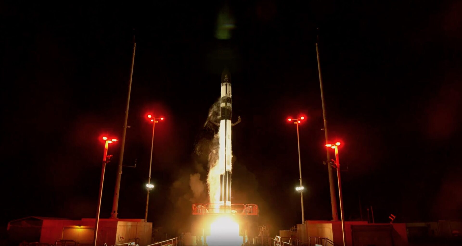 Rocket Lab launches 4 experimental 'DiskSats' for the US military