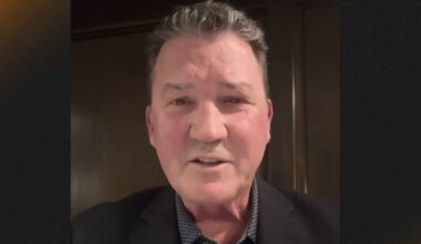 Lemieux congratulates Crosby on Penguins points record