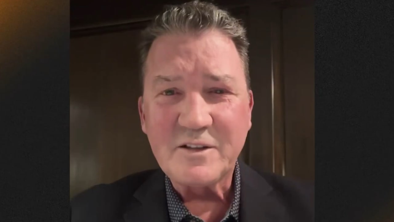 Lemieux congratulates Crosby on Penguins points record