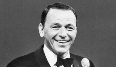 Frank Sinatra Had A Personal Booth-Side Phone At This Chicago Restaurant