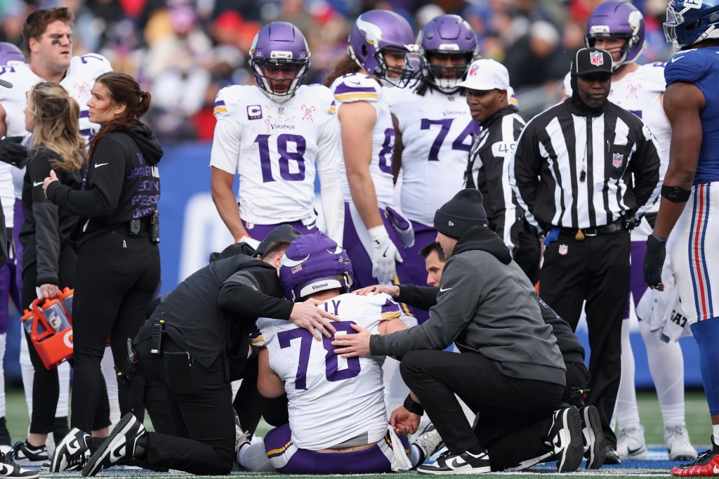 Medical staff looks at Ryan Kelly #78 of the Minnesota Vikings in the second quarter of a game against the Giants on Dec. 21, 2025.