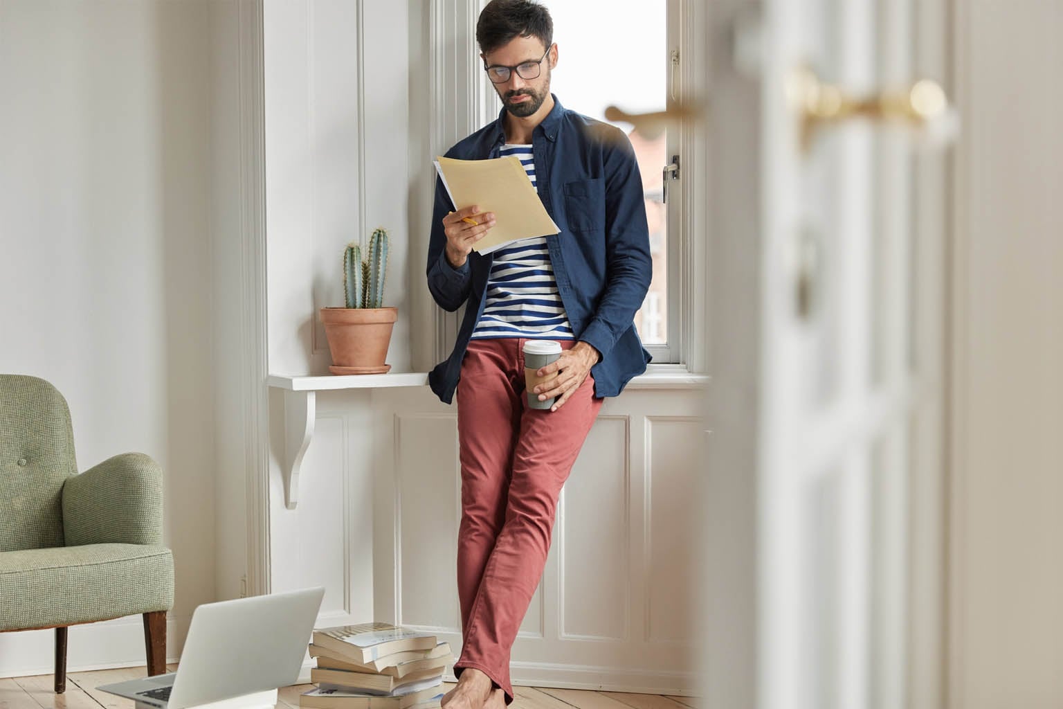 Minimalist financial habits: how they assist middle-class wealth accumulation