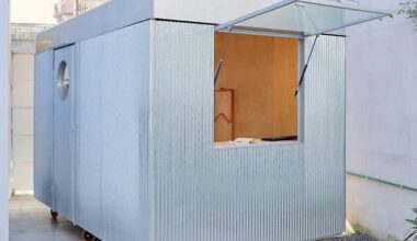 A Seven-Square-Meter Office on Wheels Redefines Mobile Workspaces in Buenos Aires