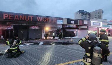 Boardwalk fire burns Peanut World in Atlantic City