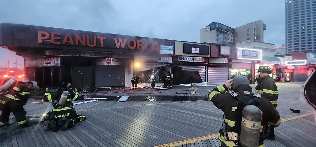 Boardwalk fire burns Peanut World in Atlantic City