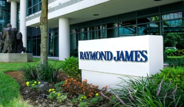 Shannon Reid, Head of Raymond James Financial Services, Departs