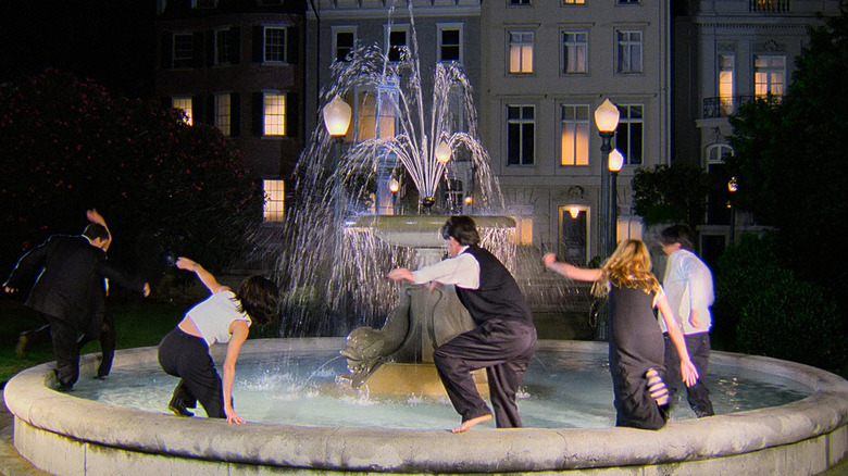 The cast of Friends jumps in a fountain during the opening sequence of Friends