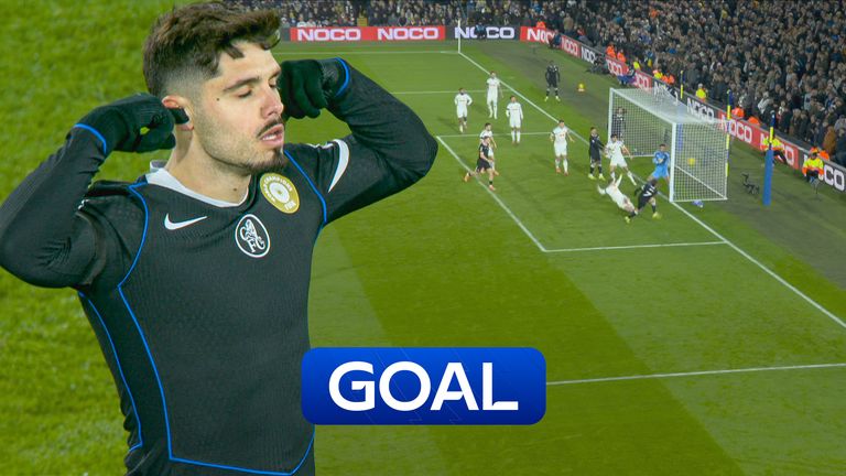 Pedro Neto scores for Chelsea against Leeds in the PL