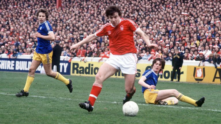 Nottingham Forest's John Robertson (c) gets away from Birmingham City's Kevin Dillon (r) and Steve Fox (l)