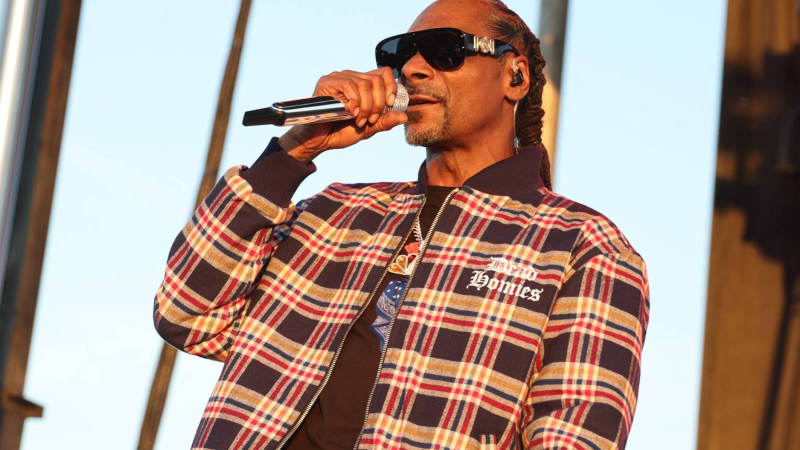 Snoop Dogg Performs Halftime Show With Huntr/x, Lainey Wilson: Watch