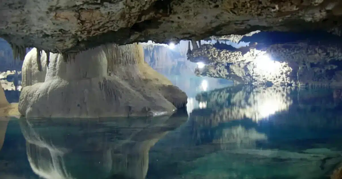 Stunning Discovery: Massive Hidden Ocean Found Deep Inside Earth Explained by Science