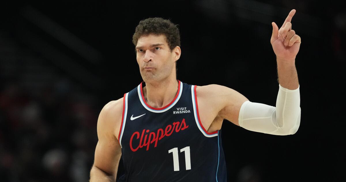 Brook Lopez makes nine threes in Clippers' win over Portland