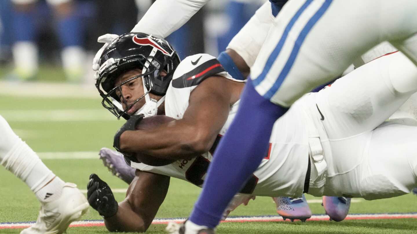 Nick Chubb returns to practice, but Woody Marks sits out