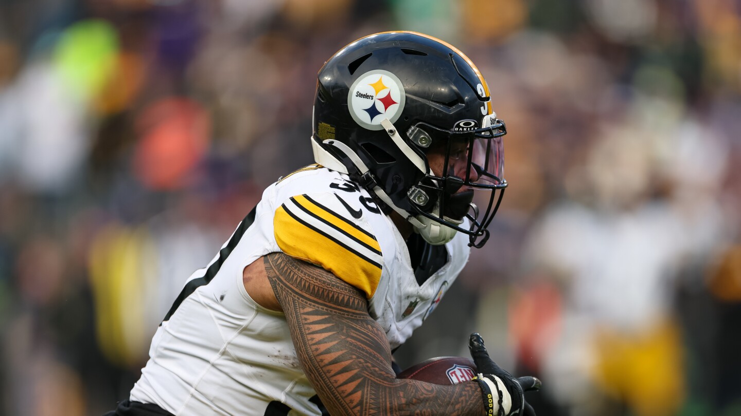 Monday Night Football: RB Jaylen Warren is active, but DT Derrick Harmon is inactive