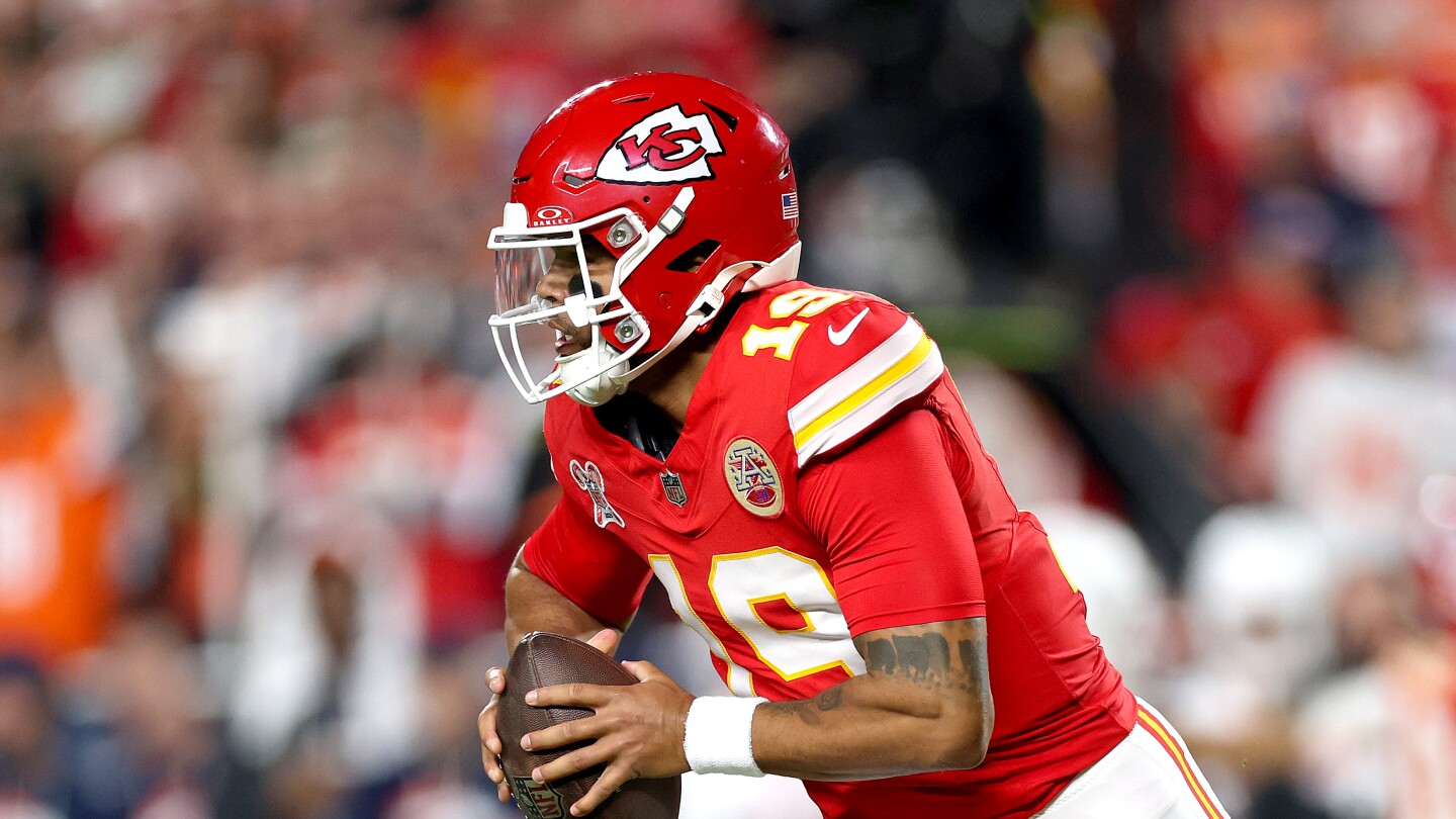 Chris Oladokun throws first career TD, converting takeaway into 7-3 lead