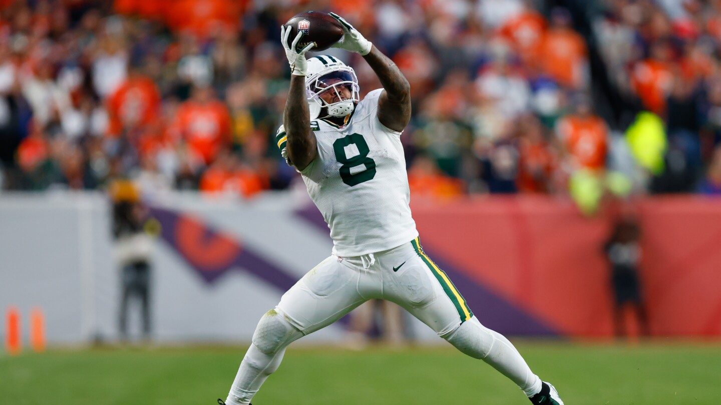 Josh Jacobs, Dontayvion Wicks listed as out of practice for Packers