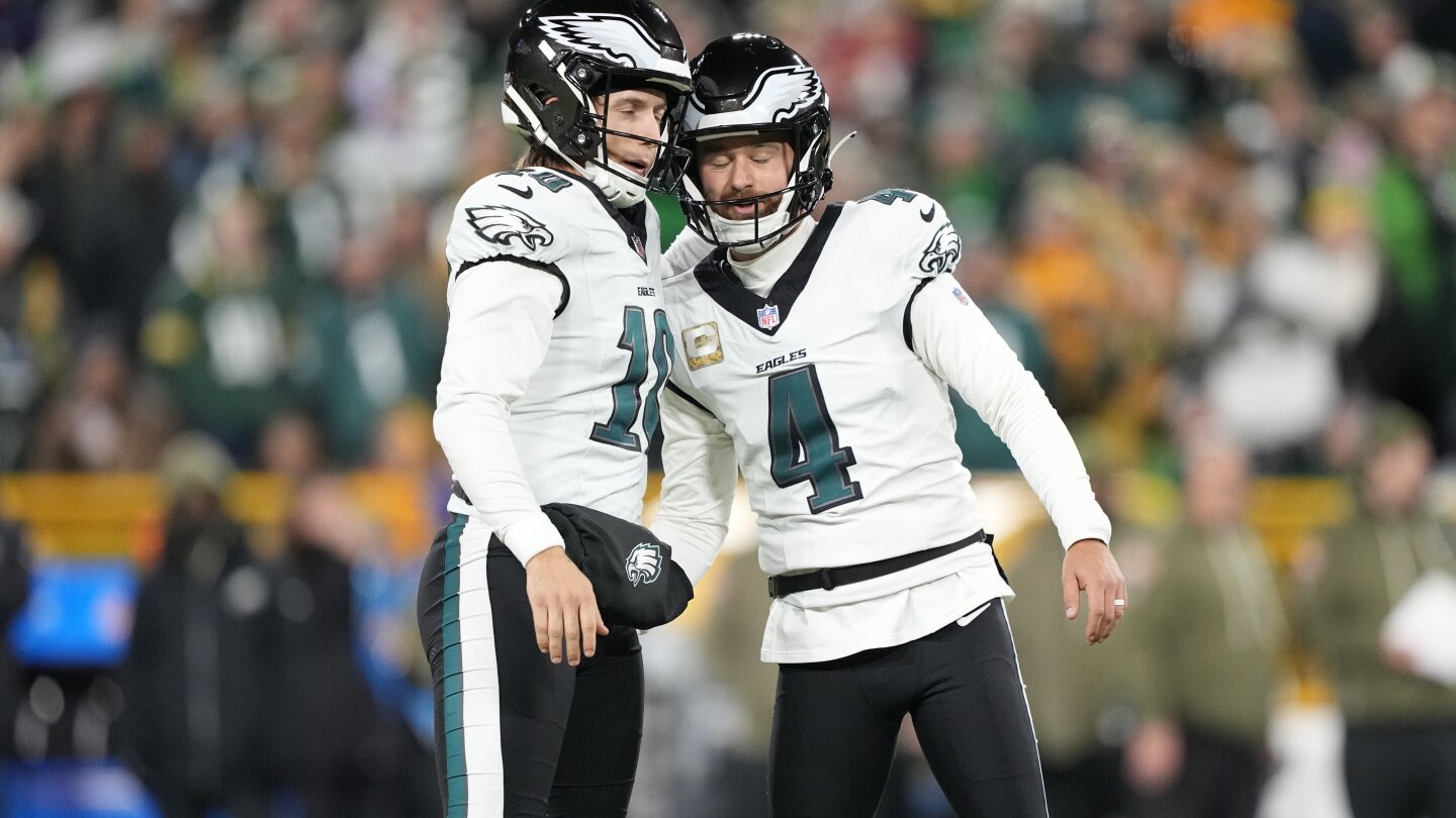Eagles have a kicker problem, Jake Elliott keeps missing