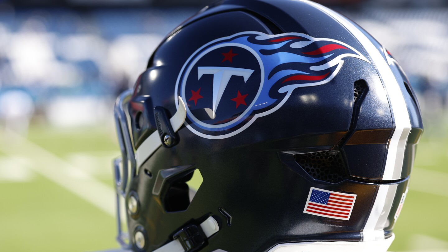 Titans sideline reporter loses spot on charter for sharing story from team flight
