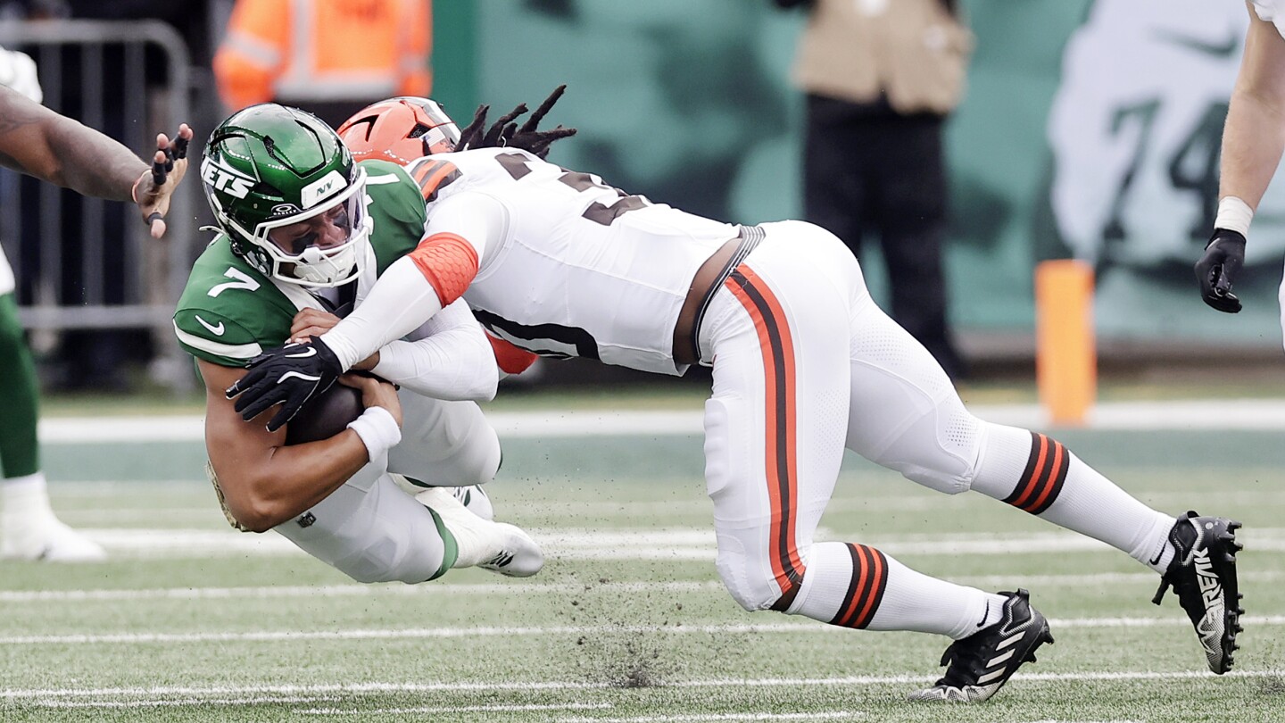 Jets put Justin Fields on injured reserve, ending his season