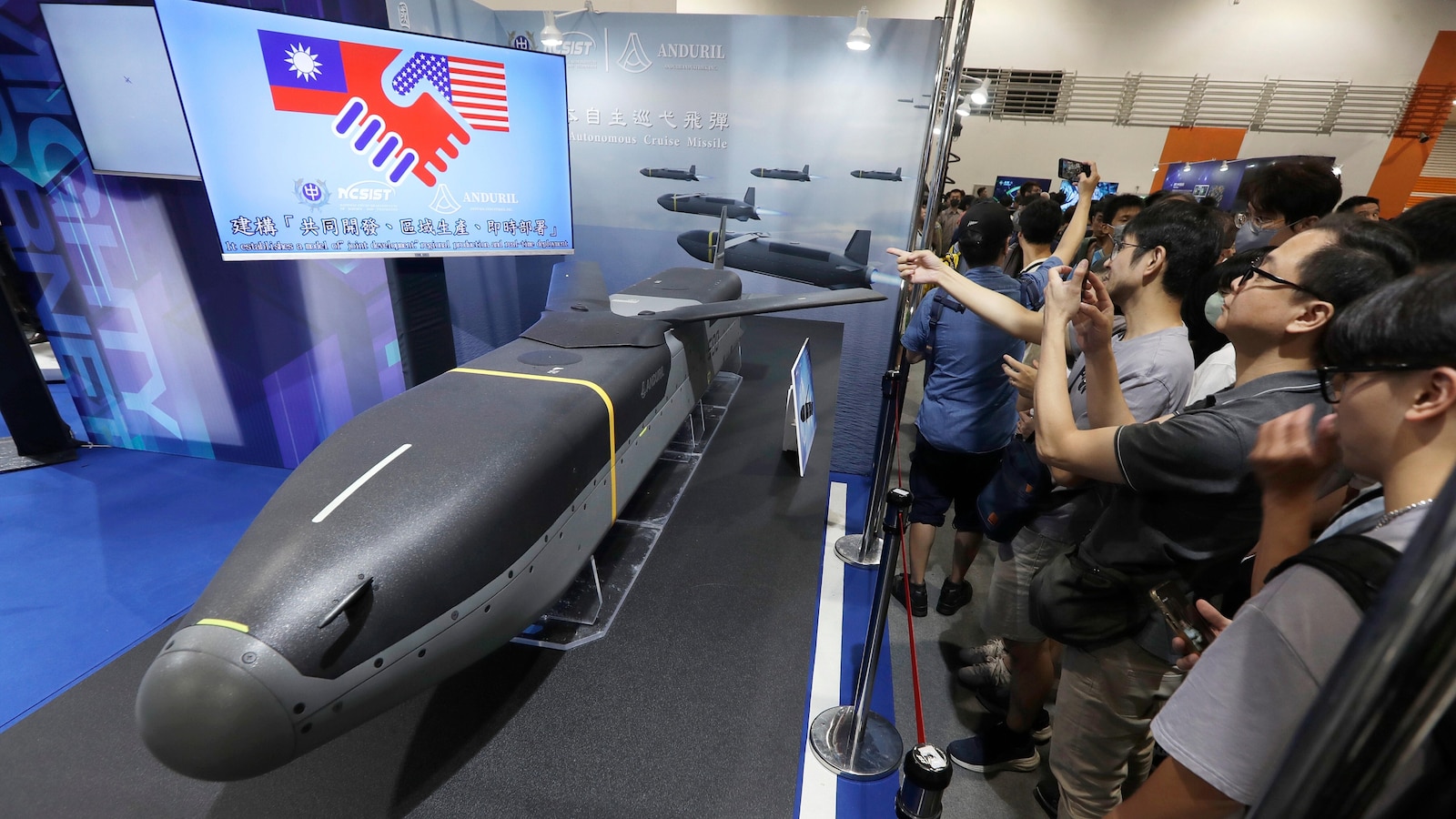 China sanctions 20 US defense companies and 10 executives