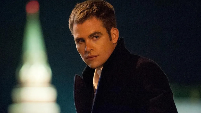 Jack Ryan looks over his shoulder in Jack Ryan: Shadow Recruit