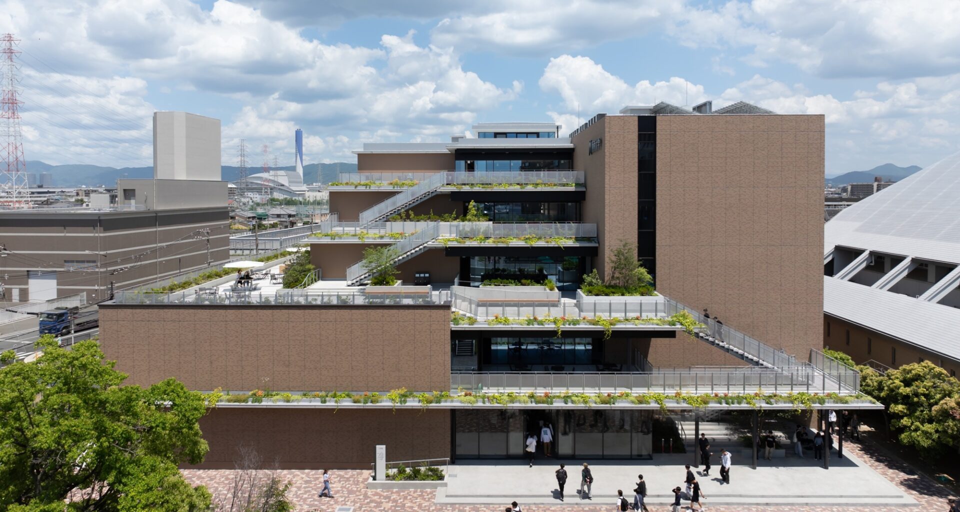 Hannan University Building 4 / Nikken Sekkei